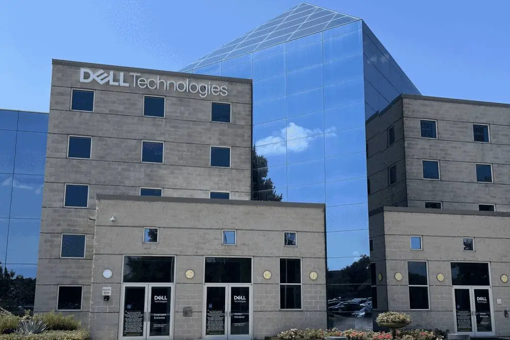 Dell Shares Gain 1% Ahead of Results with $60 Billion AI-Server Goal Subject to 10% Fluctuation Dell Shares Gain 1% Ahead of Results with $60 Billion AI-Server Goal Subject to 10% Fluctuation