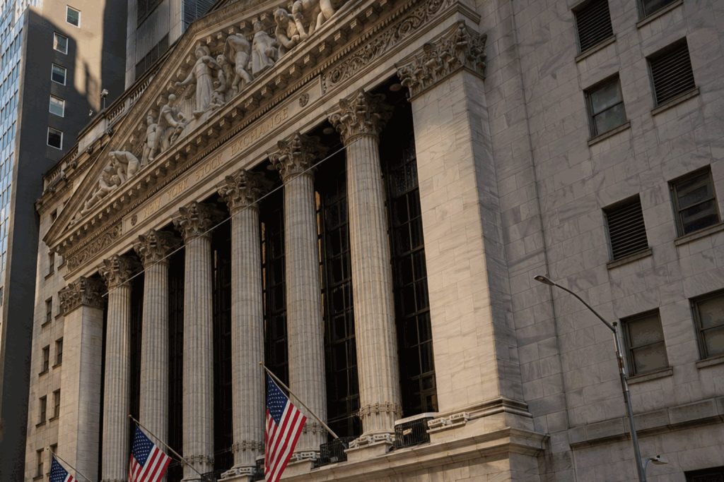 Dow Jones Underperforms S&P 500 by 0.6 Point; Cisco Weakness Highlights Price-Weighted Index Effect Dow Jones Underperforms S&P 500 by 0.6 Point; Cisco Weakness Highlights Price-Weighted Index Effect