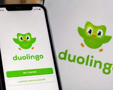 Duolingo Shares Fall Despite Faster User Growth Than Bookings in Q2