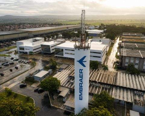 Embraer (NYSE:EMBJ) gains 5.7% after tax and tariff relief account for 96% of EBIT forecast increase