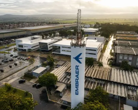 Embraer (NYSE:EMBJ) gains 5.7% after tax and tariff relief account for 96% of EBIT forecast increase