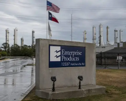 Enterprise Products Partners (NYSE:EPD) Posts Q2 Cash Flow Covering Most Capex and Distributions