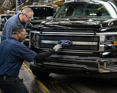 Ford shares dip 0.5% as Farley highlights savings from quality improvements