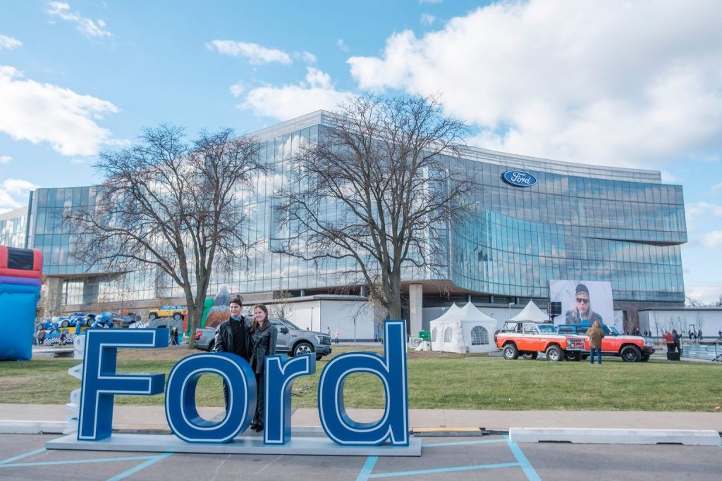 Ford Shares Edge Down 0.5% as $4 Billion EV Deficit Challenges $11 Billion Profit Target Ford Shares Edge Down 0.5% as $4 Billion EV Deficit Challenges $11 Billion Profit Target