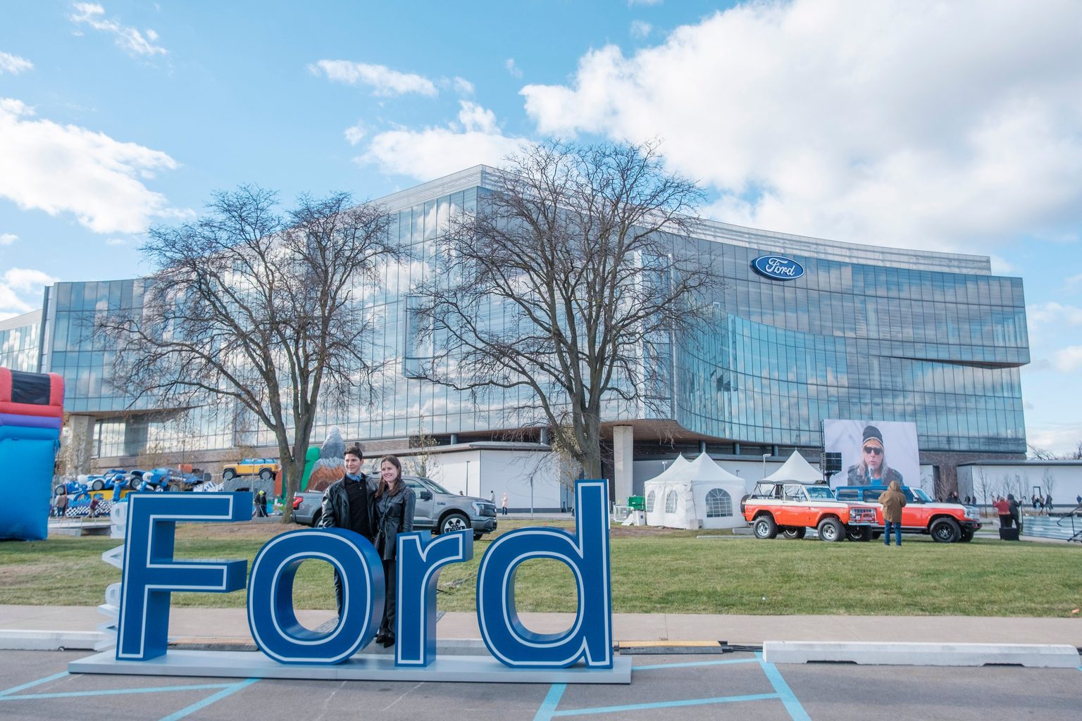 Ford Shares Edge Down 0.5% as $4 Billion EV Deficit Challenges $11 Billion Profit Target Ford Shares Edge Down 0.5% as $4 Billion EV Deficit Challenges $11 Billion Profit Target