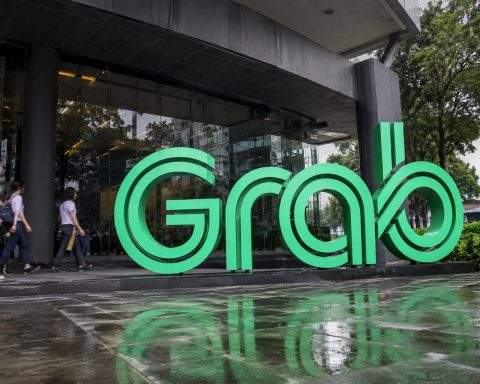 Grab shares advance ahead of Q2 report with Superbank margin scrutiny in view
