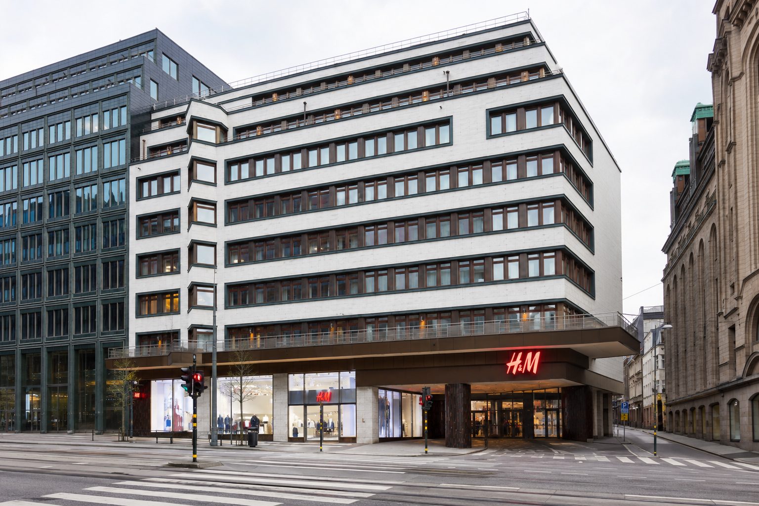 H&M Shares Rise 3.3% as Citi Puts Retailer on Positive Catalyst Watch; Consensus Points to 13% Downside H&M Shares Rise 3.3% as Citi Puts Retailer on Positive Catalyst Watch; Consensus Points to 13% Downside
