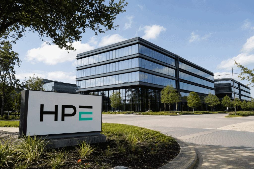 HPE Shares Climb 6% After $4.6 Billion Gain Tops Cash-Flow Outlook HPE Shares Climb 6% After $4.6 Billion Gain Tops Cash-Flow Outlook