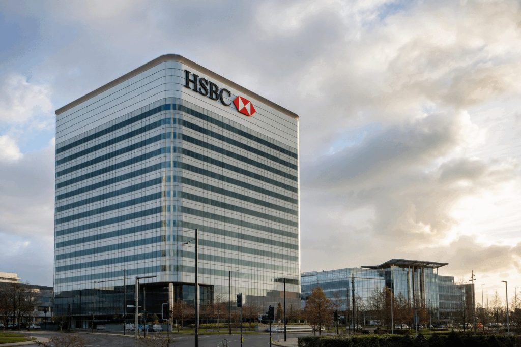 HSBC Shares Outpace UK Rivals, Backed by Buybacks and 25% Valuation Edge