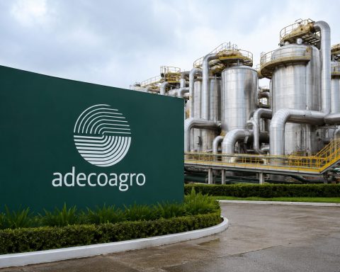 India to Import Sugar Equal to 27% of Lost Output; Adecoagro Jumps 24%
