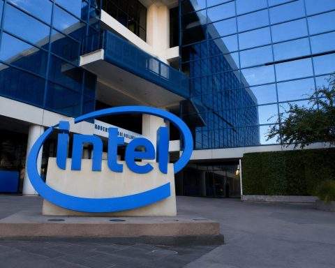 Intel (NASDAQ:INTC) Gains 12.7% This Week; Thin Volume Raises Doubts Over Strength of Rally