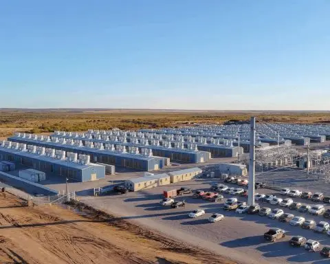 IREN Shares Climb 2.7% as $4 Billion AI Goal Highlights Margin Challenge