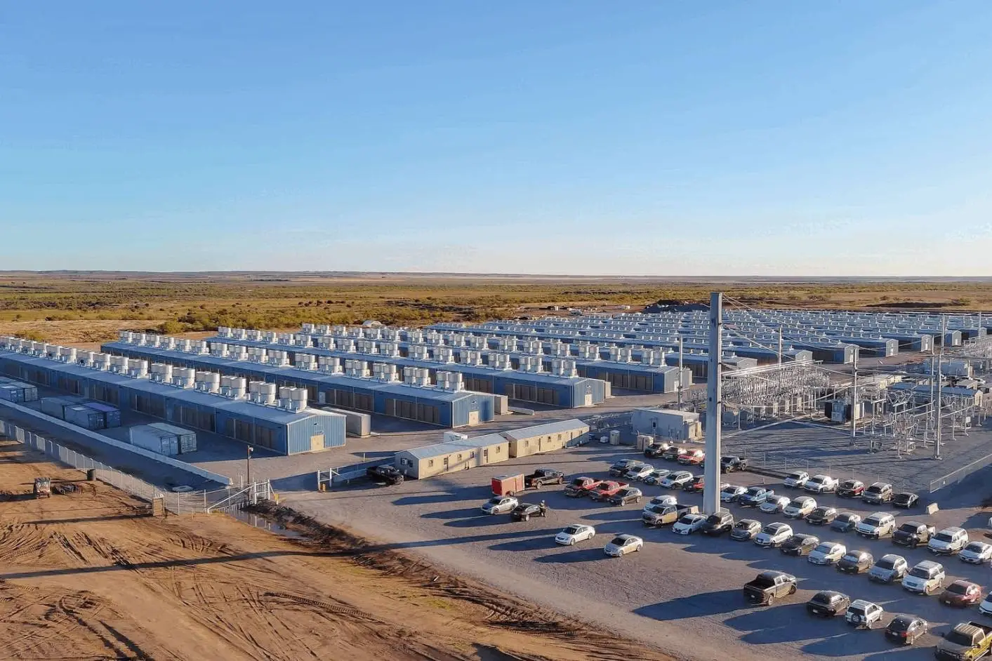 IREN Shares Climb 2.7% as $4 Billion AI Goal Highlights Margin Challenge