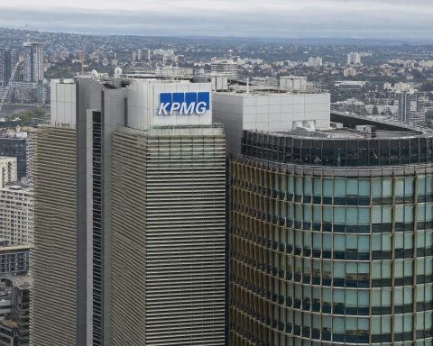 KPMG Australia to Lay Off 5% of Workforce After 17% Slide in Consulting Revenue