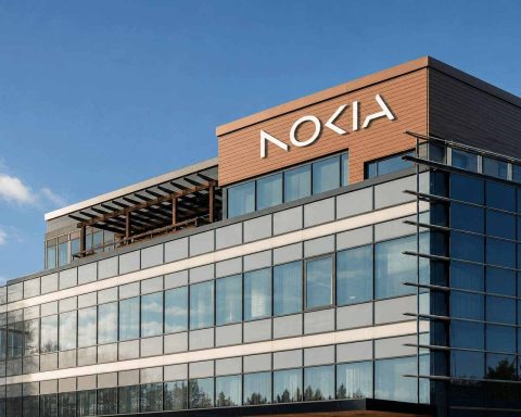Las acciones de Nokia suben tras una cartera de pedidos de IA de 2.800 millones de euros que marca una prueba de reinicio