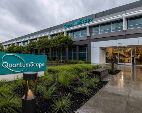 Las acciones de QuantumScape suben un 10% mientras una brecha de valoración de 2.900 millones de dólares pone a prueba la ejecución