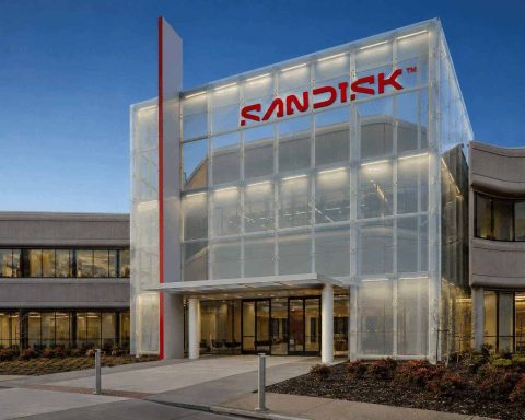 Las acciones de Sandisk (SNDK) suben un 8% mientras la empresa presenta tecnología flash de IA más rápida antes del Día del Inversor
