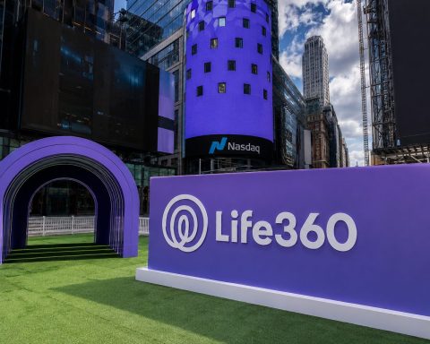 Life360 Shares Sink 24% Despite Reporting Record Revenue, 2026 Forecast Disappoints