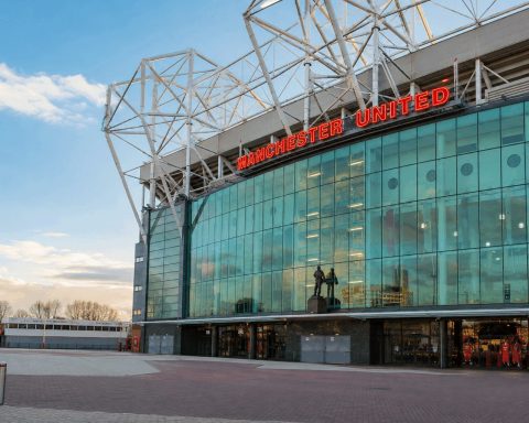 Manchester United Stock (NYSE:MANU): Reported £65 Million Baleba Bid Equals 107% of Cash