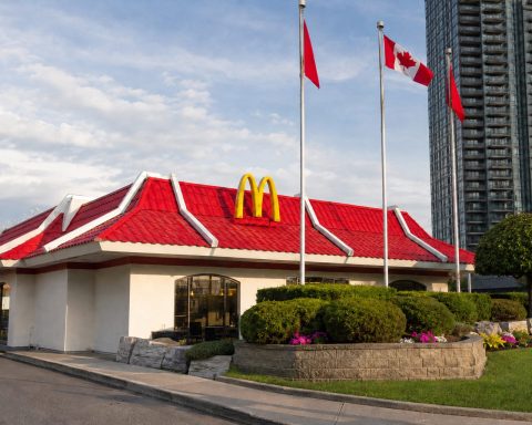 McDonald’s Stock: Canada World Heist Menu Tests Traffic Across 3.4% of the Footprint