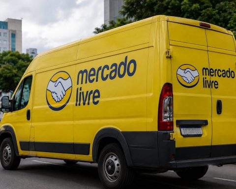 MercadoLibre (NASDAQ:MELI) Shares Fall 6.8% as Margin Decline Weighs Despite 50% Jump in Revenue