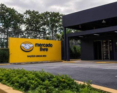 MercadoLibre (NASDAQ:MELI) Shares Fall Following Record Q2 Revenue; Thinner Margins Draw Focus