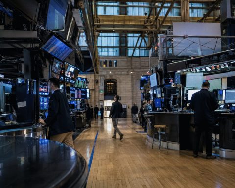 Meta and Netflix Surge, Lifting Communication Services Above S&P 500 by 0.91 Point