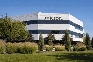 Micron Shares Gain 3.5% as Apple’s Chip Policy Highlights 87% Margin Segment