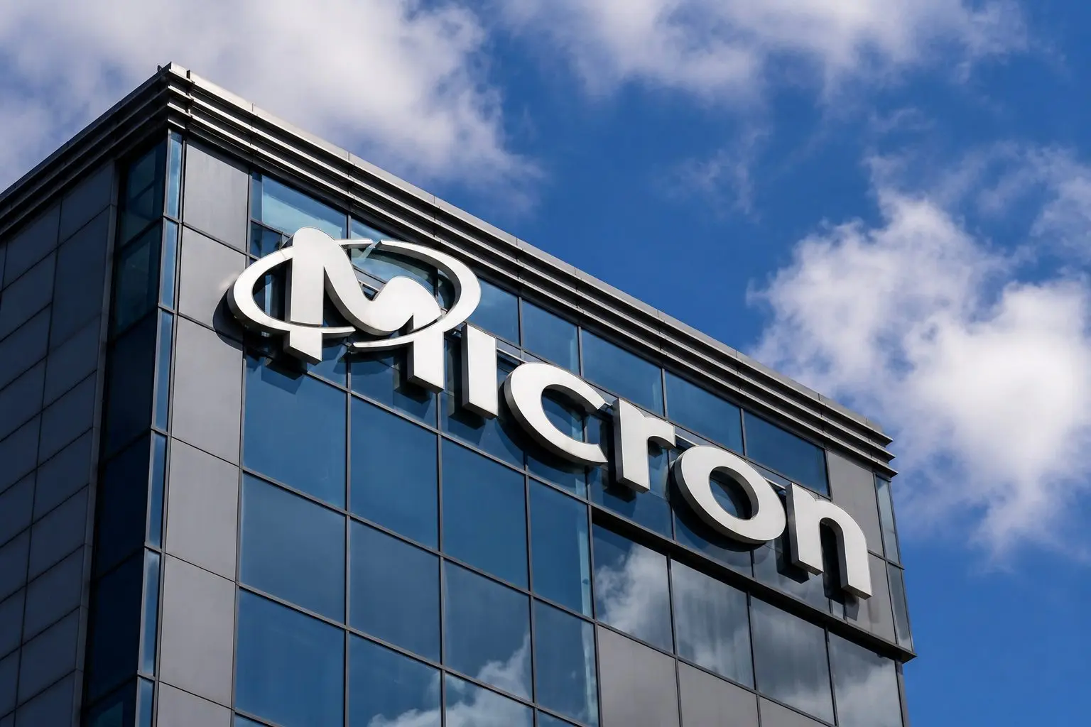 Micron Technology, Inc. (NASDAQ:MU) edges lower as memory stock slide contained by contracts Micron Technology, Inc. (NASDAQ:MU) edges lower as memory stock slide contained by contracts