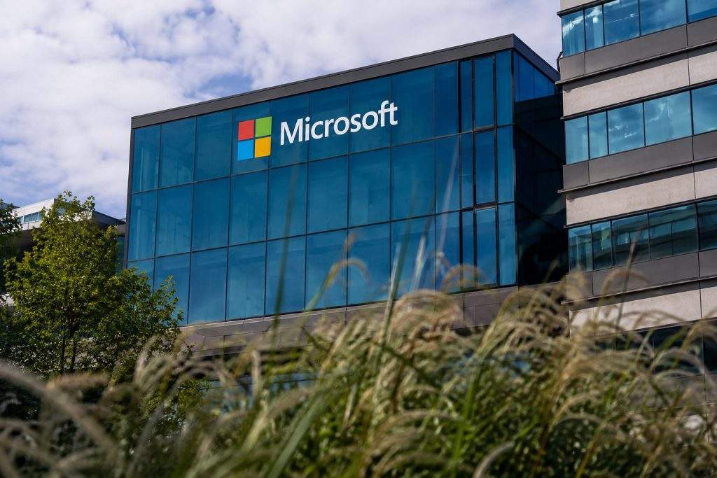 Microsoft (NASDAQ:MSFT) shares soar 22% after disclosure of $678 billion order backlog boosts focus on AI investments