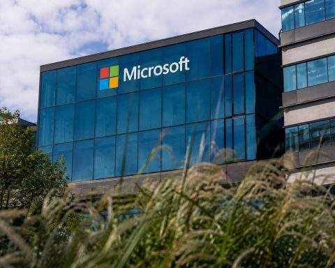 Microsoft (NASDAQ:MSFT) shares soar 22% after disclosure of $678 billion order backlog boosts focus on AI investments