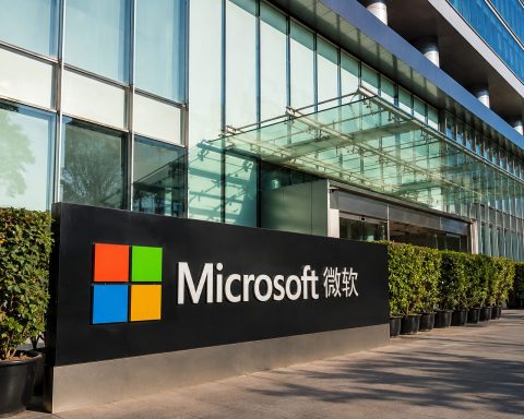 Microsoft Shares Tick Up, U.S. Markets Trade as China Windows 10 Departure Weighs on 1.5% Revenue Risk