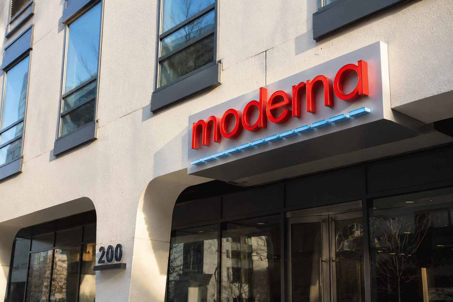 Moderna-Aktien steigen nach Melanom-Erfolg fast auf das Dreifache, doch Börsenwert übertrifft Umsatz