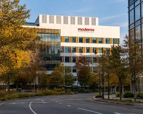 Moderna Shares (NASDAQ:MRNA) Finish Landmark Week, Surging 70% Over Wall Street Consensus
