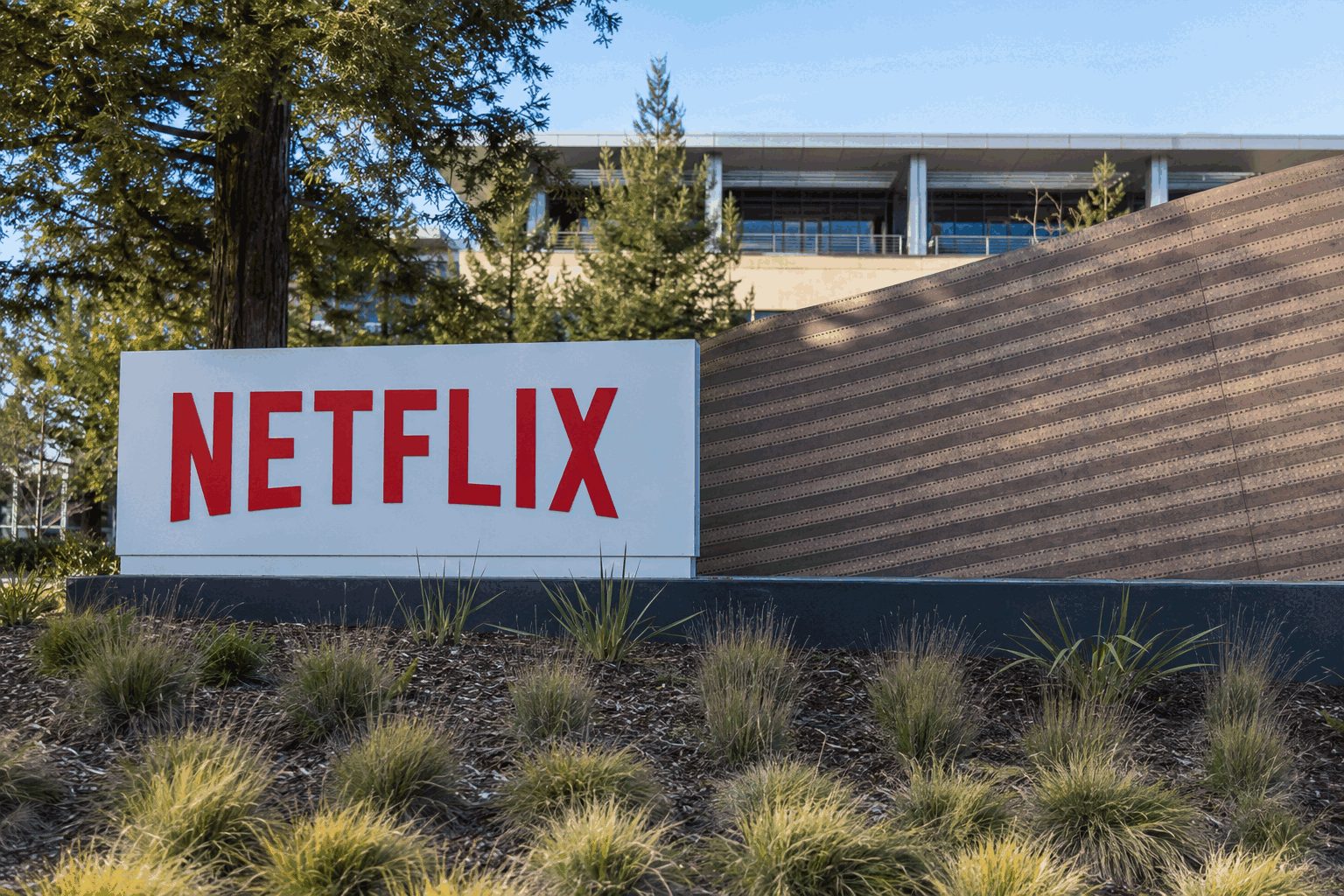 Netflix shares rise 3% as Ackman resumes buying; gain equivalent to 86% of annual cash flow Netflix shares rise 3% as Ackman resumes buying; gain equivalent to 86% of annual cash flow