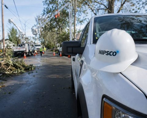 NiSource stock (NI): 59% of NIPSCO customers out, highlighting storm recovery costs
