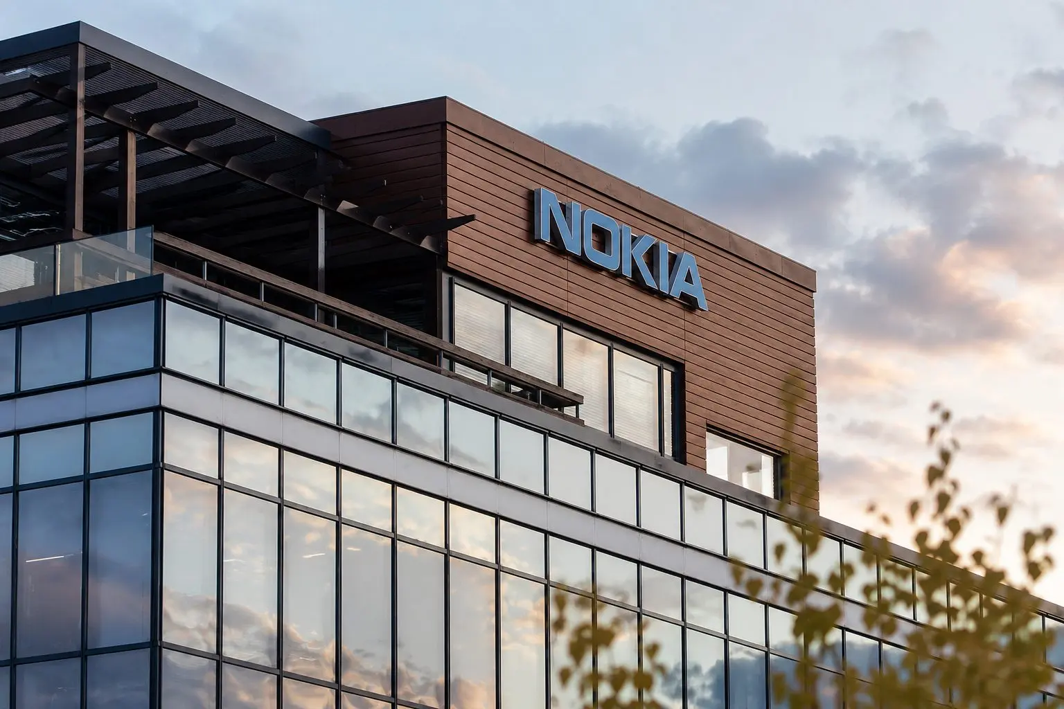 Nokia (HEL:NOKIA) Shares Close Week Up, Focus Shifts to AI Order Realization Test