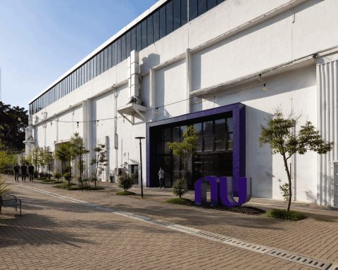 Nu Holdings Shares Surge 10% in Premarket as $1 Billion Profit Revives Margin Narrative