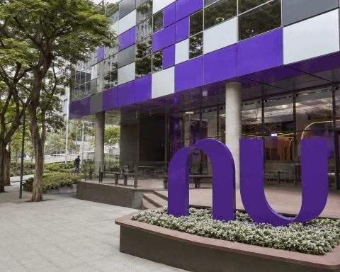 Nu Holdings Shares Gain Following 290-Basis-Point Margin Increase Despite Credit Alert
