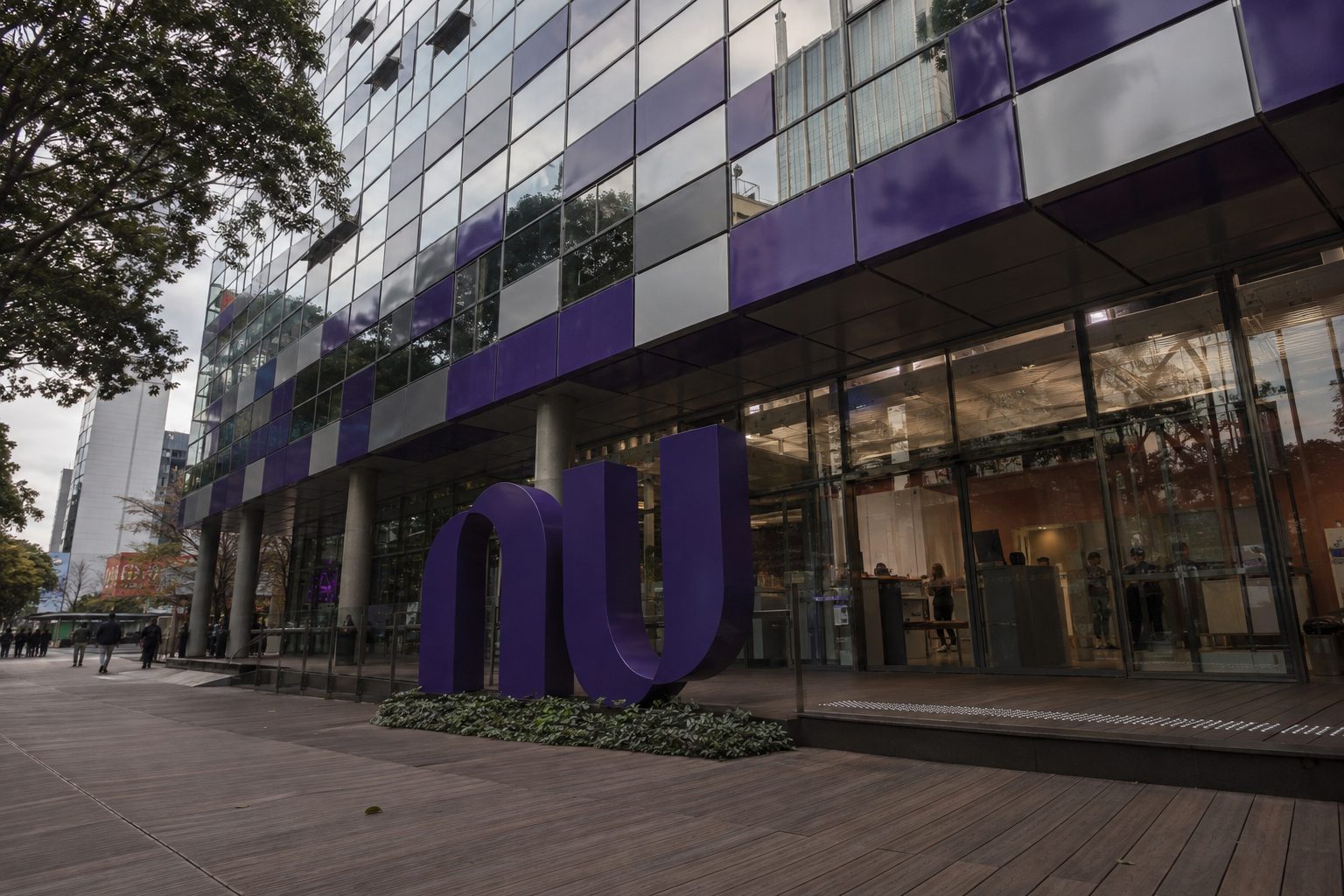 Nu Shares Drop 3.9%, Wiping Out $2.8 Billion as Fed Uncertainty Clouds Record Earnings Nu Shares Drop 3.9%, Wiping Out $2.8 Billion as Fed Uncertainty Clouds Record Earnings