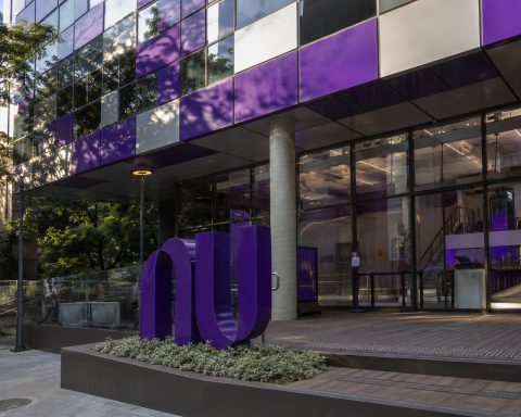 Nu Shares Rise as $1 Billion Profit Boosts Margins Beyond Credit Risks