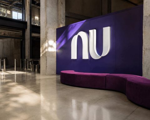 Nu Stock Rises 9.3% While $1 Billion Profit Encounters Delinquency Challenge
