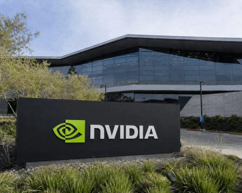 Nvidia Stock Falls 4.6%, Erasing $251 Billion as Margin Guide Tests AI Rally