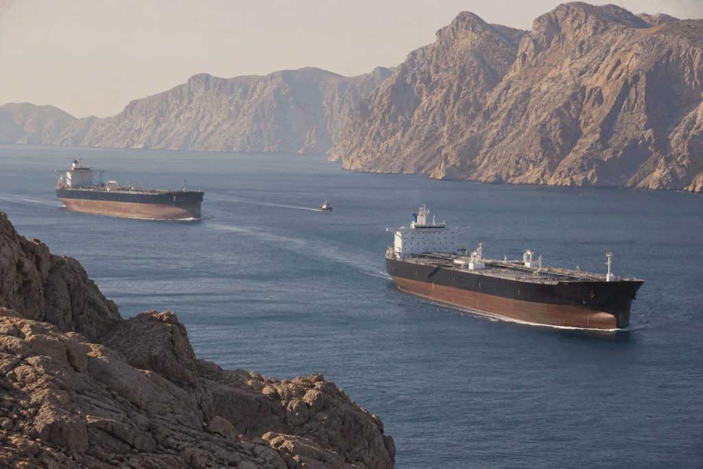 Oil Drops 2.4% as Iran Sanctions Reveal Enforcement Weakness