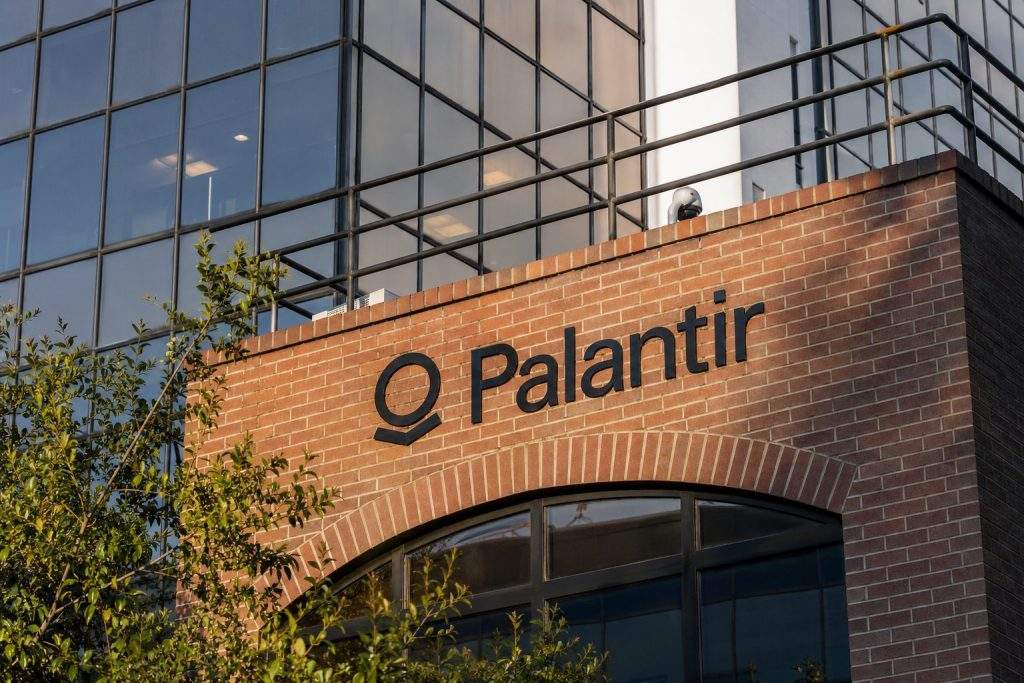 Palantir Technologies (NASDAQ:PLTR) Ends 40% Weekly Rally as Backlog Expansion Coincides With 51x Sales Guidance on Valuation