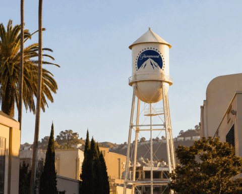 Paramount Stock Gains as CNN Sale Option Meets a $1.3 Billion Warner Delay Bill