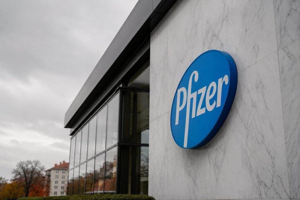 Pfizer (NYSE:PFE) Shares Gain as Four Major Drugs Compensate for COVID Revenue Hit
