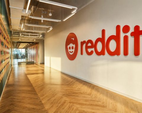 Reddit Shares Surge 12.5% Ahead of S&P 500 Inclusion, Market Sees Potential $3 Billion in Index Buys