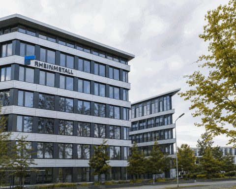 Rheinmetall Shares Gain 1.7% Following NATO Drone Incident, Highlighting €3.1 Billion Air-Defense Orders