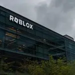 Roblox (NYSE:RBLX) Shares Recover While 6% Bookings Decline per Payer Challenges Strategy Shift